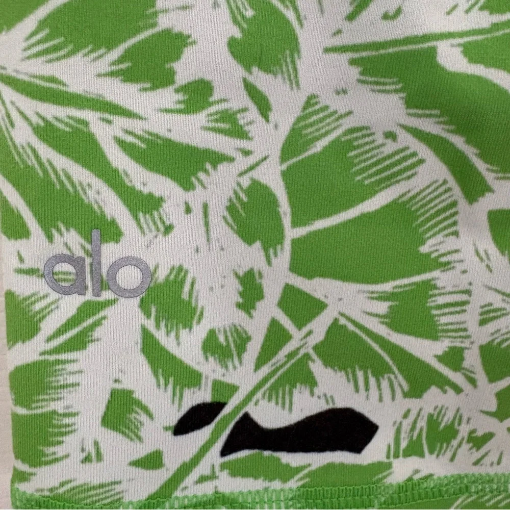 🔴 Alo Yoga Palm Springs Airbrush Capri Leggings Green/White Tropical Print M